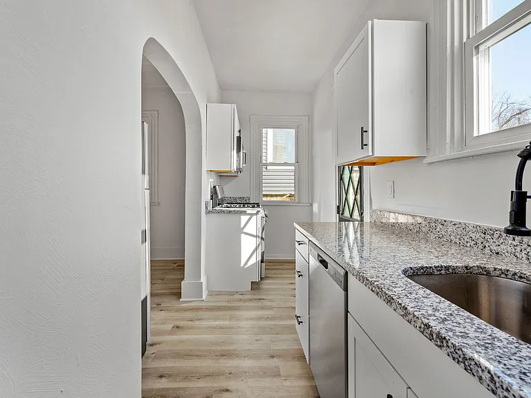 115 W Cherryhill St — Photo 7