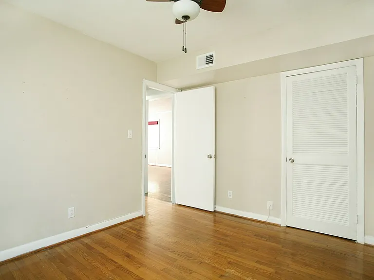 425 26th St #5 — Photo 13