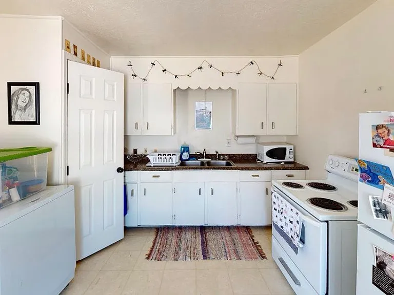 220 Princeton Dr SE #B — Photo 7