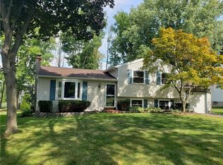 60 Ridge Meadows Dr, Spencerport, NY 14559