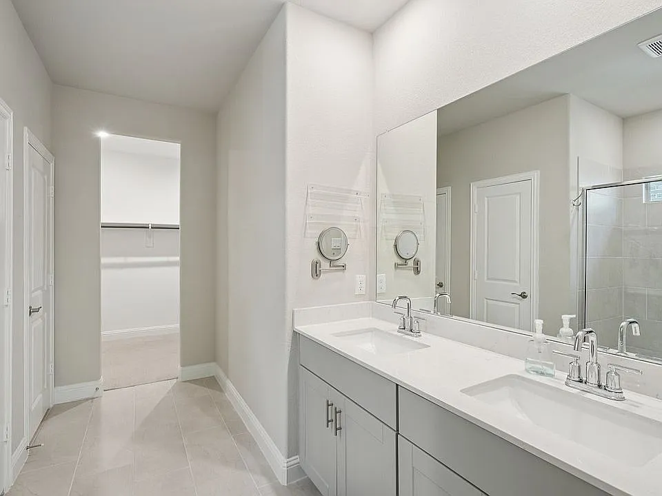4 bed, 2686 sqft, $2,850 — Photo 4