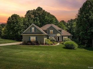 8942 Wild Iris Ct, Davisburg, MI
