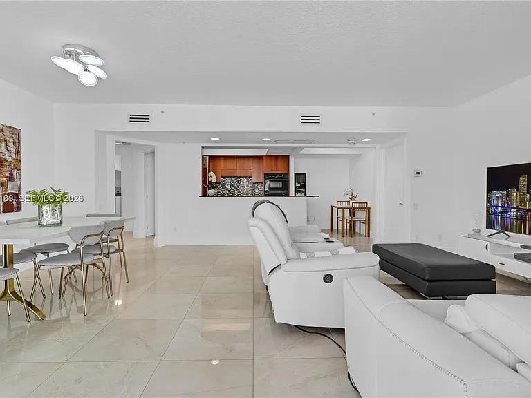 1500 Ocean Dr #505 — Photo 8
