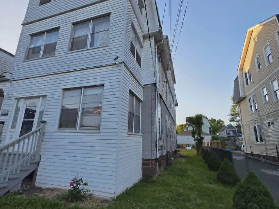 48 Kenneth St #1