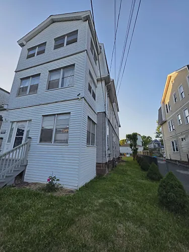 48 Kenneth St #1 Photo 1