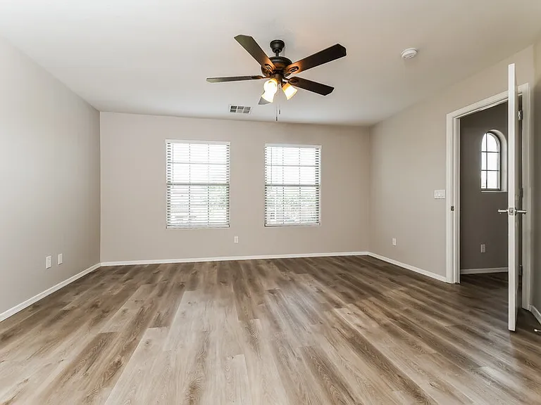 2523 E Bart St — Photo 8