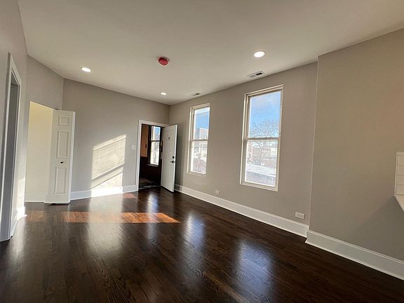 4th image of 2249 W Cermak Rd #2R