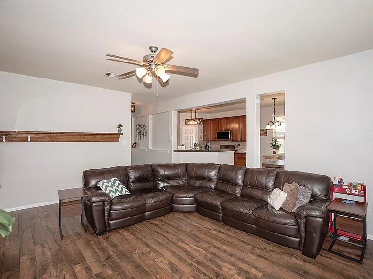 2110 Stonehollow Ct — Photo 9