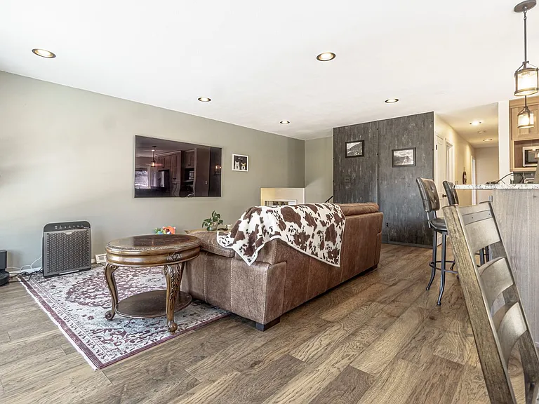 3295 W Parade Cir — Photo 13