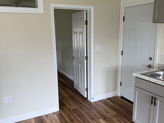 3rd image of 222 1/2 W Newell St