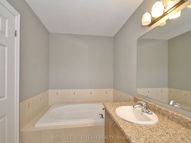 302 Tourmaline Cres — Photo 21