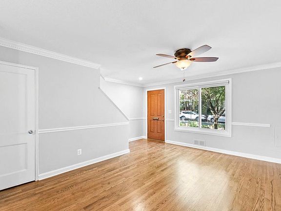 3rd image of 307 19th St NE