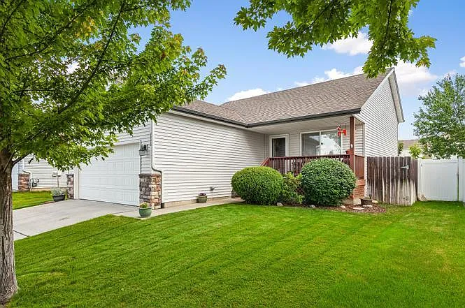 4 bed, 1524 sqft, $2,300 — Photo 1