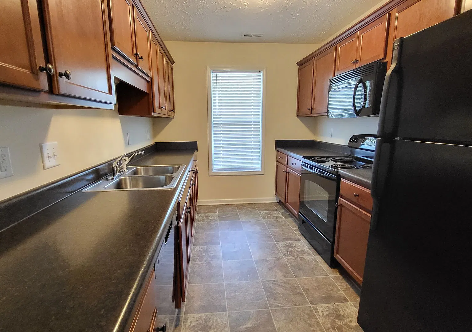 3700 Woodcliff Drive — Photo 3