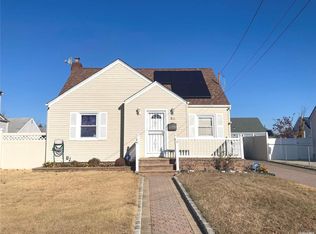 36 Francine Ave, Massapequa, NY 11758
