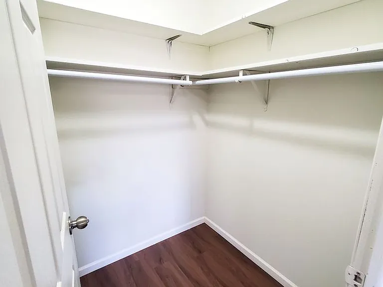 Nakoma Heights Apartment Homes — Photo 17