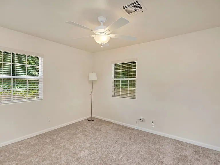 3709 Oleander Dr — Photo 9
