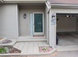 627 Ashley Cir, Rochester, MI 48307