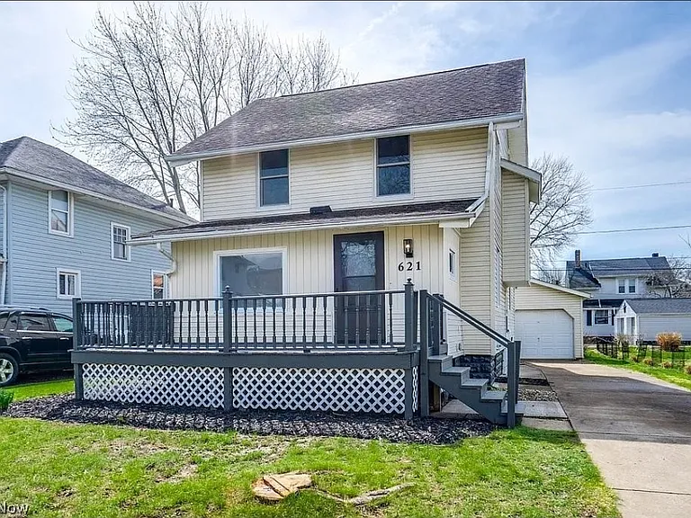 621 Geiger Ave SW — Photo 1