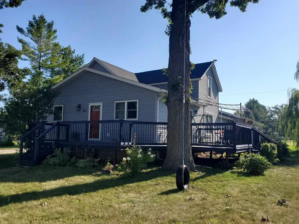 611 3rd St SW, Cresco, IA 52136