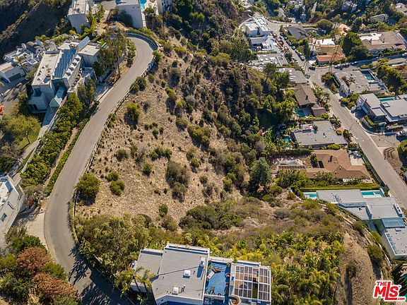 5th image of 2251 Sunset Plaza Dr