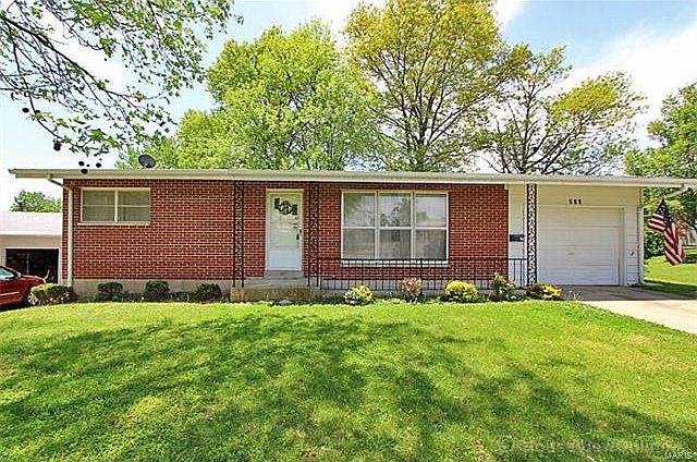 1st image of 411 Cherry Dr