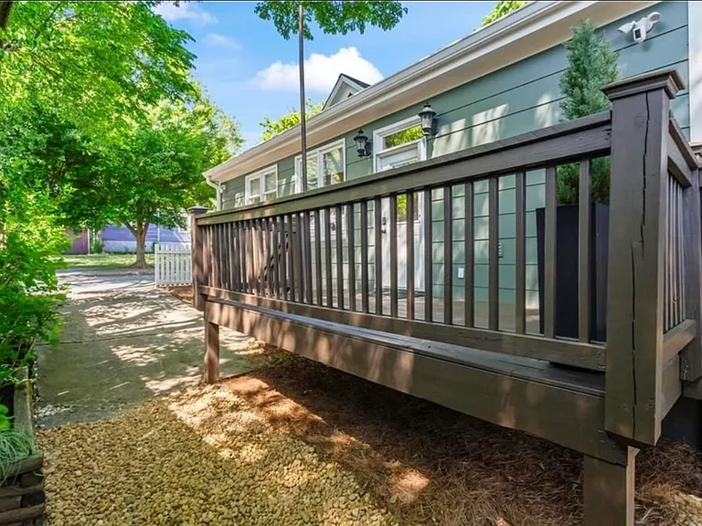 235 Powell St SE — Photo 28