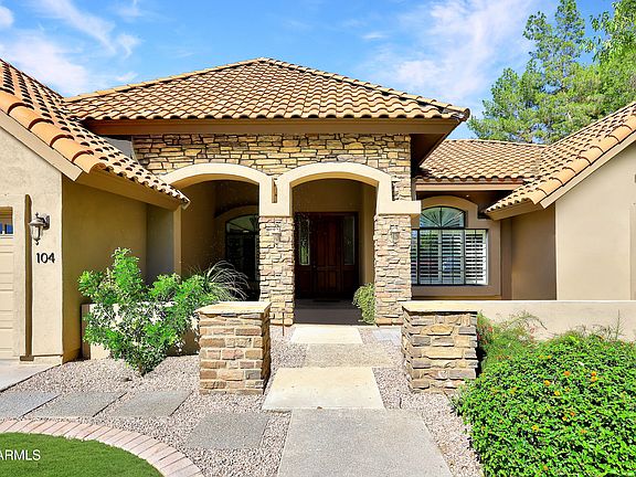 3rd image of 104 E PALOMINO Drive