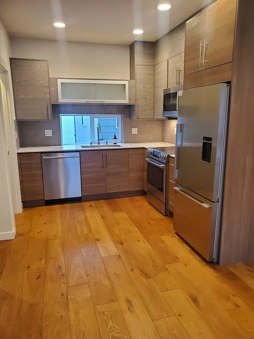 Modern 2 Bed Ballard Townhome with Rooftop Views and 1 month in Rent Credit — Photo 2