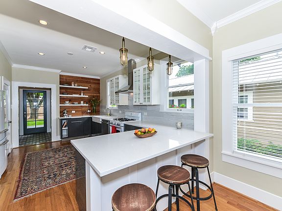 5th image of 342 Thorman Pl