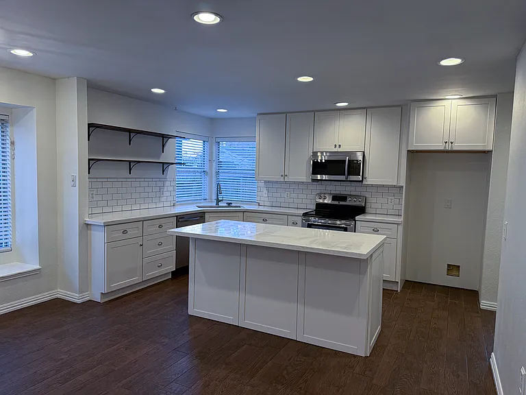 8218 Galespoint — Photo 13