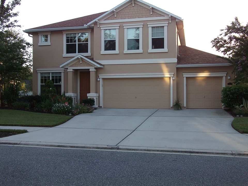 Front 3-car garage
