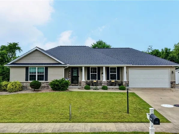 1938 Brookside Dr NE, New Philadelphia, OH 44663