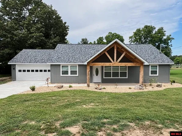 300 Church St, Gassville, AR 72635