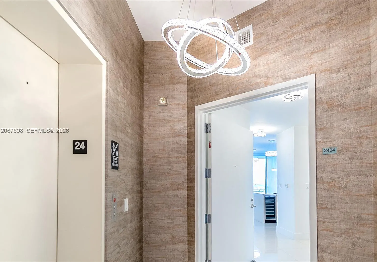 Paramount Bay Condo — Photo 3