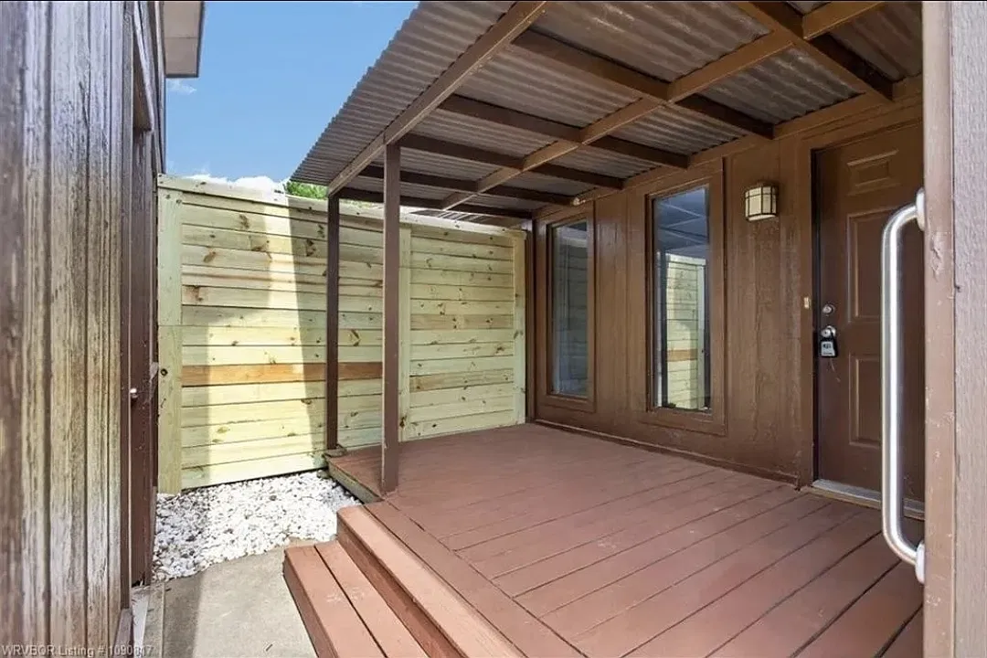 2 bed, 1.5 bath, 1568 sqft, $950 — Photo 3