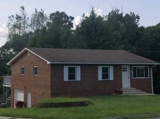 4113 Sanford Dr, Johnson City, TN 37601