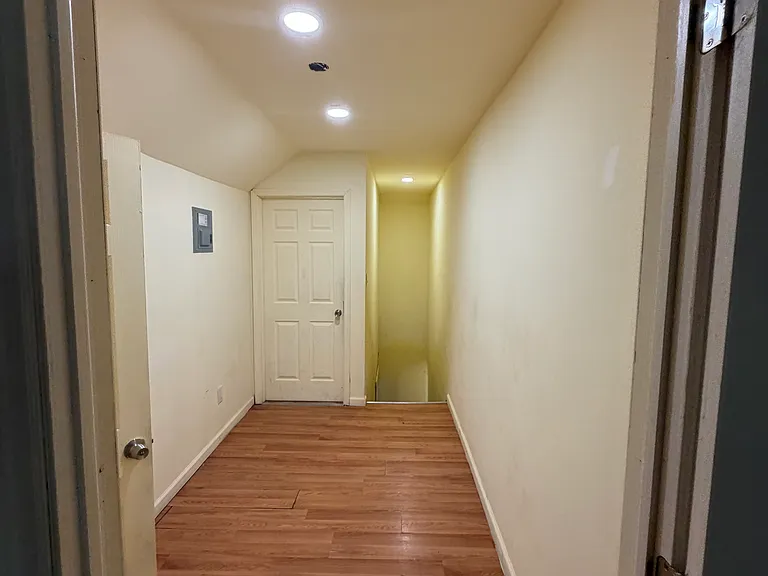 325-29 Stebbins Pl — Photo 6