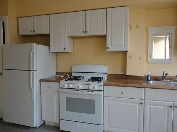 3rd image of 46-14 Vernon Blvd #3L