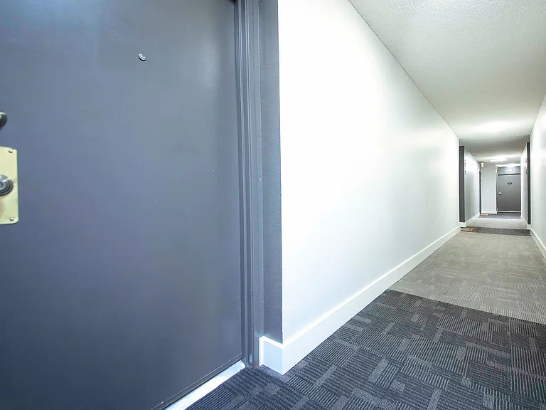 Sterling Court Apartments — Photo 6