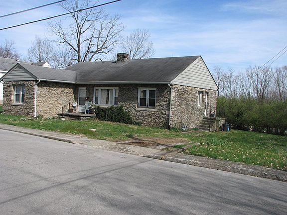 3rd image of 820 E 8th St