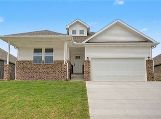 1160 Garrett Ln, Centerton, AR 72719