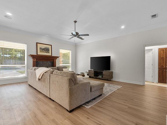 4th image of 5808 Whitney Ln