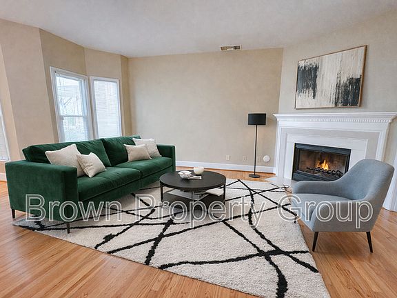3rd image of 741 Victorian Pl
