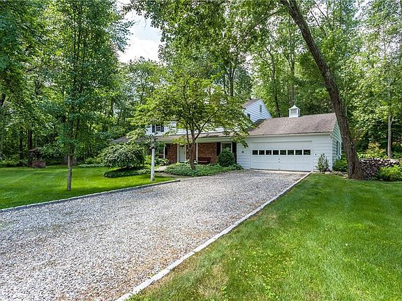 2nd image of 9 Aspetuck Pines Dr