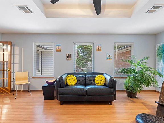 5th image of 2119 S August St