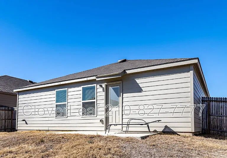 227 Stevens Smt — Photo 9