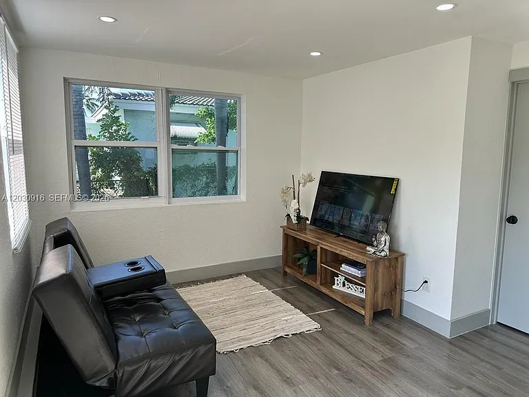 1029 SW 1st Ave — Photo 12