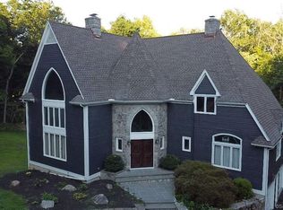 108 Coventry Ln, Trumbull, CT 06611