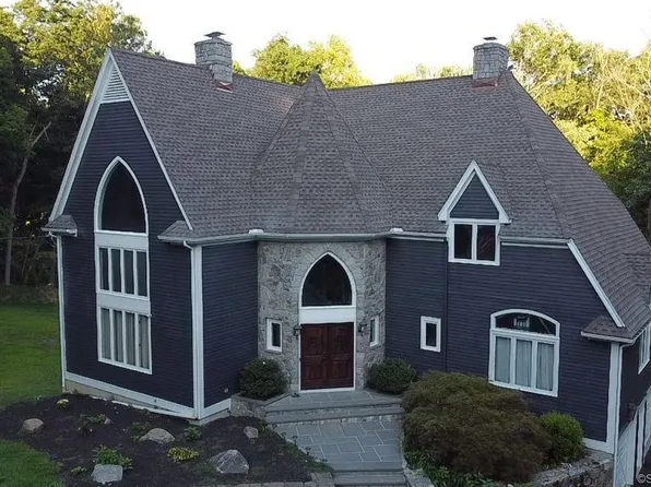 108 Coventry Lane, Trumbull, CT 06611